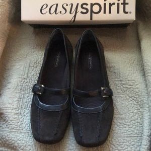 Easy spirit suede slip on shoes. Size 8 1/2.